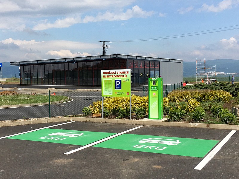 Elektromobilita ČEZ zrychlila dobíjení ve 45 stanicích